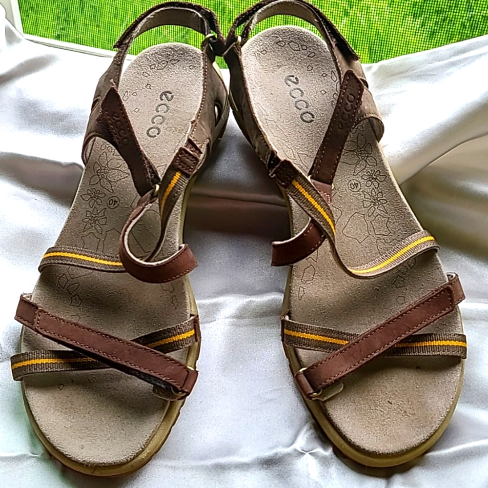 WOMENS ECCO SPORTS SANDLES BROWN LEATHER SIZE 9.5 TO 10 EURO 40